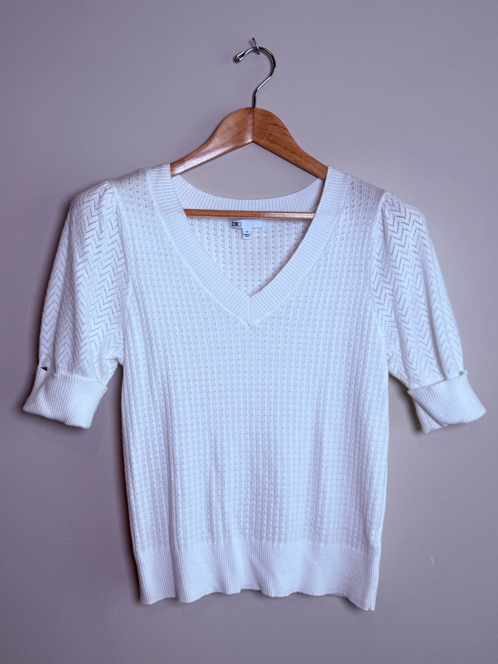 DR2 | Textured V-Neck Short Sleeve Sweater | White | Medium